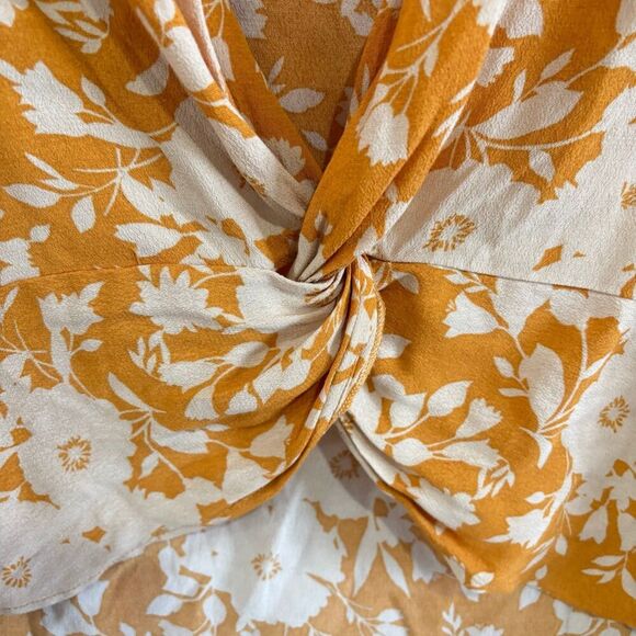 Band of Gypsies Twist Front Floral Blouse NWT - Picture 2 of 7